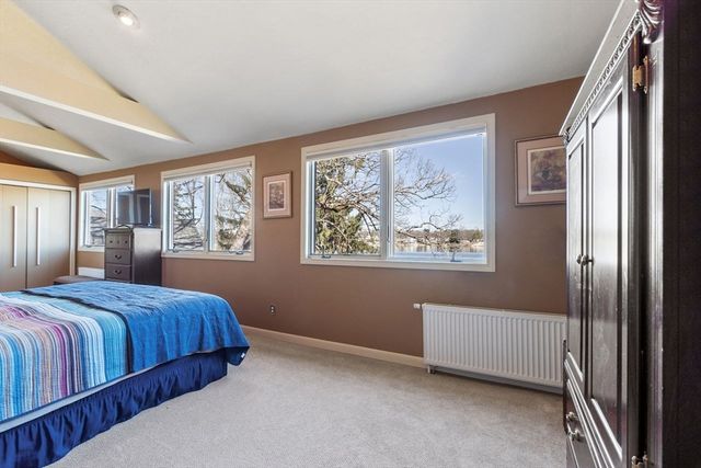 469 Lake Ave, Worcester, MA 01604