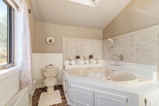 469 Lake Ave, Worcester, MA 01604