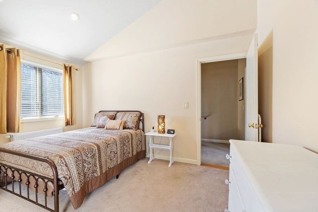 469 Lake Ave, Worcester, MA 01604