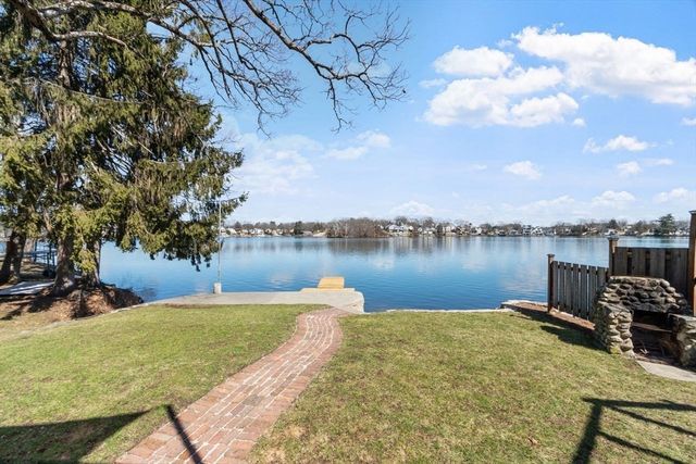 469 Lake Ave, Worcester, MA 01604