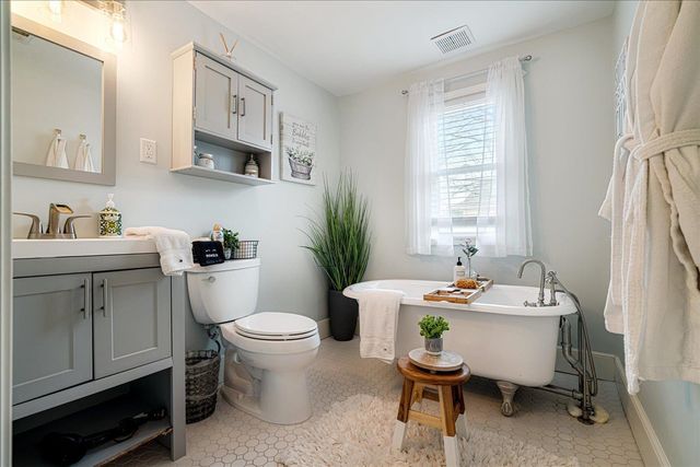 4866 BARFIELD RD, Memphis, TN 38117