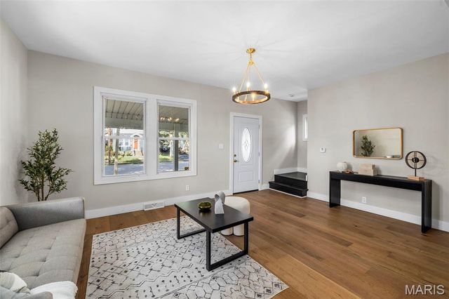 514 S Gore Avenue, St Louis, MO 63119