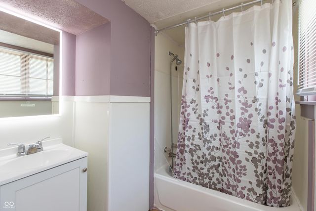 2204 Maple Street, Columbus, IN 47201