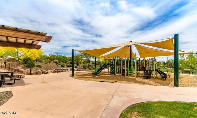 2012 W CHIMNEY ROCK Road, Phoenix, AZ 85085