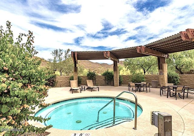 2012 W CHIMNEY ROCK Road, Phoenix, AZ 85085