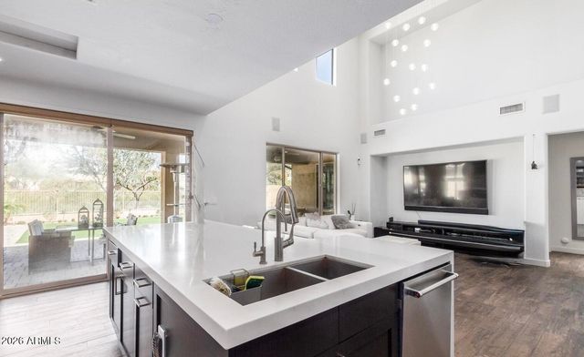 2012 W CHIMNEY ROCK Road, Phoenix, AZ 85085