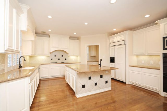 106 N Wynden Estates Court, Houston, TX 77056