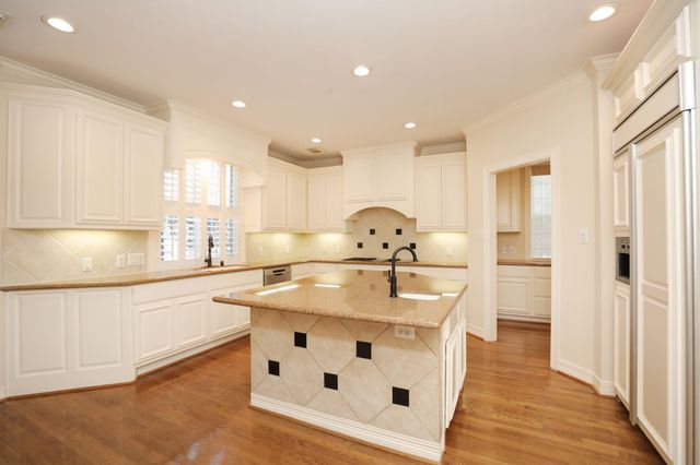 106 N Wynden Estates Court, Houston, TX 77056