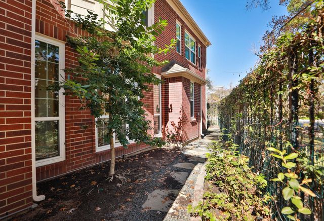 106 N Wynden Estates Court, Houston, TX 77056