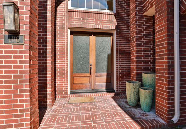 106 N Wynden Estates Court, Houston, TX 77056