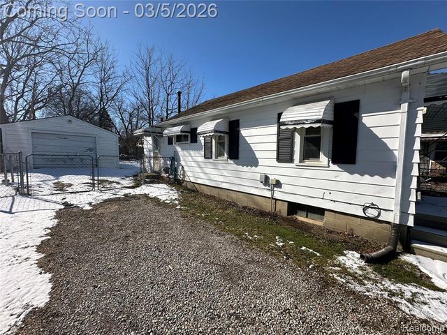 1119 W Bergin Avenue, Flint, MI 48507