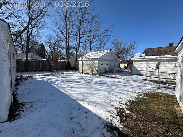 1119 W Bergin Avenue, Flint, MI 48507