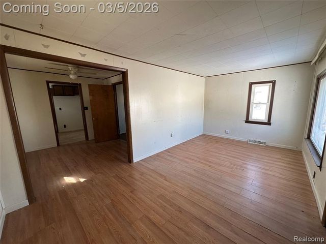 1119 W Bergin Avenue, Flint, MI 48507