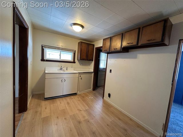 1119 W Bergin Avenue, Flint, MI 48507