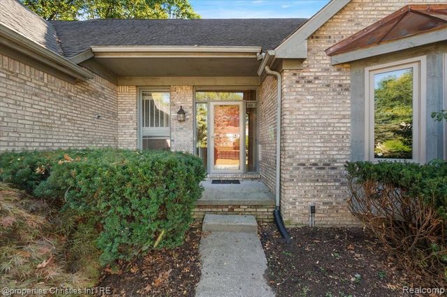 6835 High Ridge Road, West Bloomfield, MI 48324