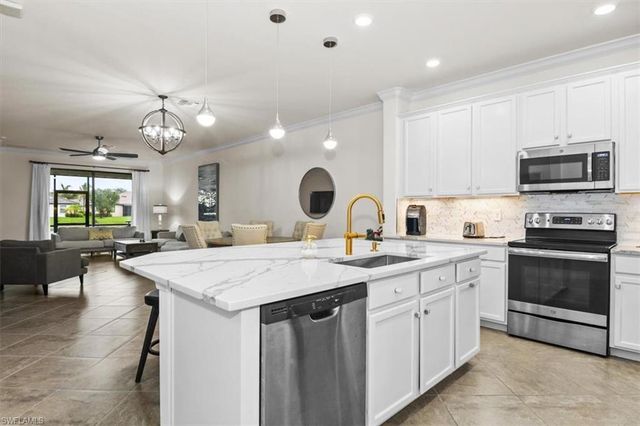 9093 Glenforest DR, Naples, FL 34120