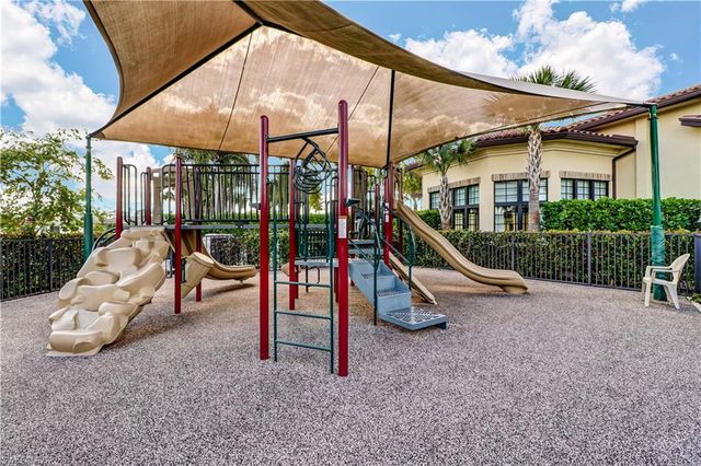 9093 Glenforest DR, Naples, FL 34120