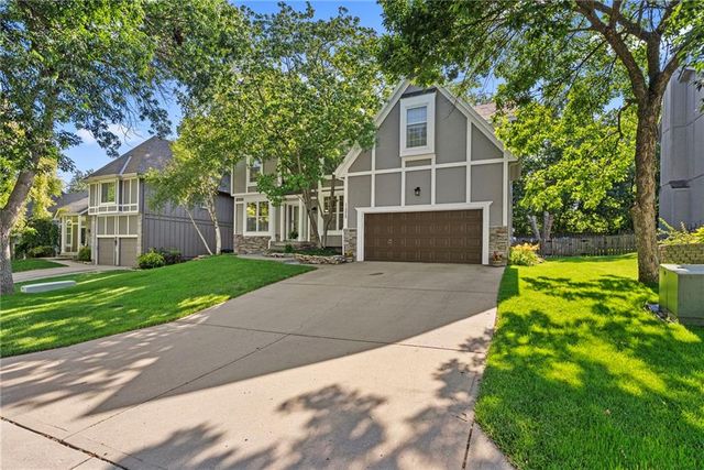 11573 S Brentwood Drive, Olathe, KS 66061