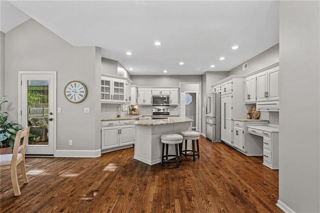 11573 S Brentwood Drive, Olathe, KS 66061