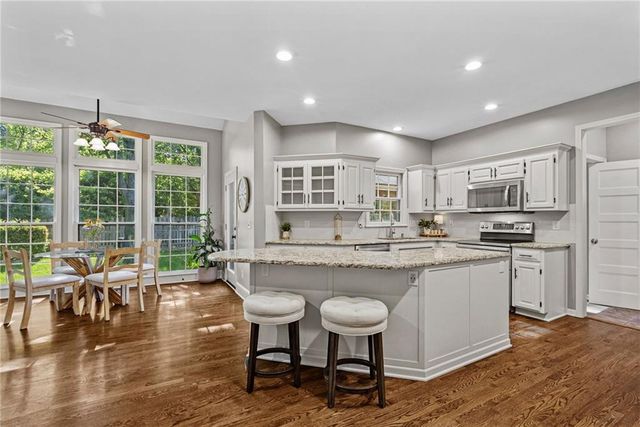 11573 S Brentwood Drive, Olathe, KS 66061