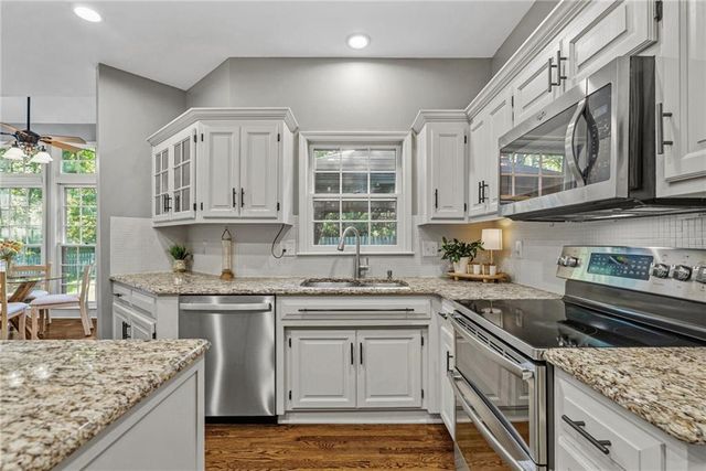 11573 S Brentwood Drive, Olathe, KS 66061