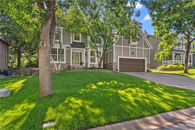 11573 S Brentwood Drive, Olathe, KS 66061