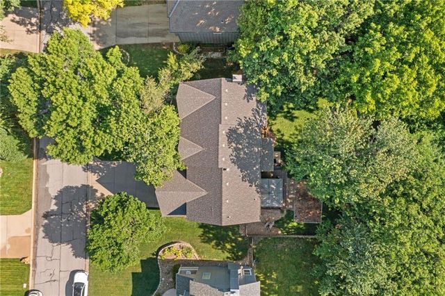 11573 S Brentwood Drive, Olathe, KS 66061