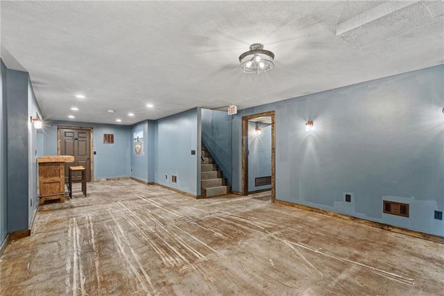 11573 S Brentwood Drive, Olathe, KS 66061