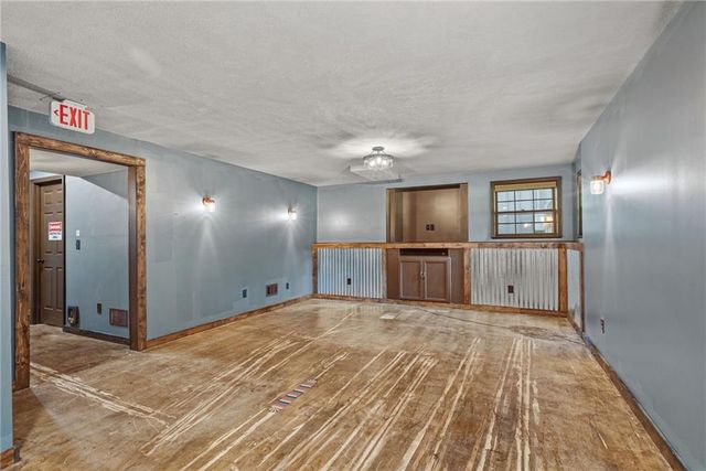 11573 S Brentwood Drive, Olathe, KS 66061