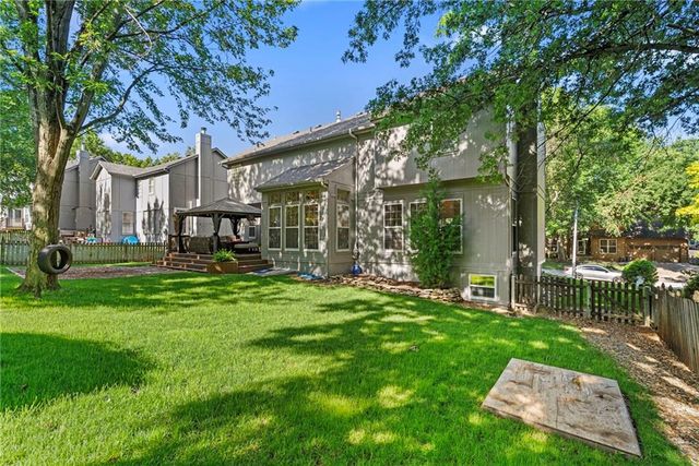 11573 S Brentwood Drive, Olathe, KS 66061