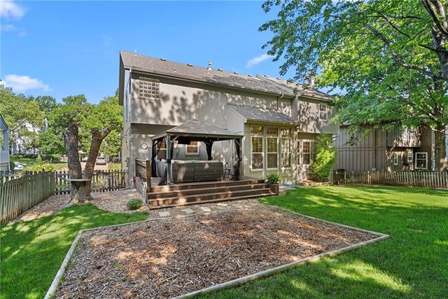 11573 S Brentwood Drive, Olathe, KS 66061
