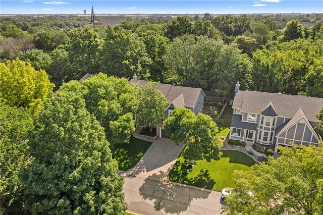 11573 S Brentwood Drive, Olathe, KS 66061