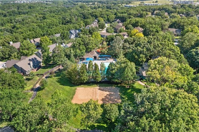 11573 S Brentwood Drive, Olathe, KS 66061