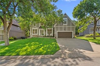 11573 S Brentwood Drive, Olathe, KS 66061