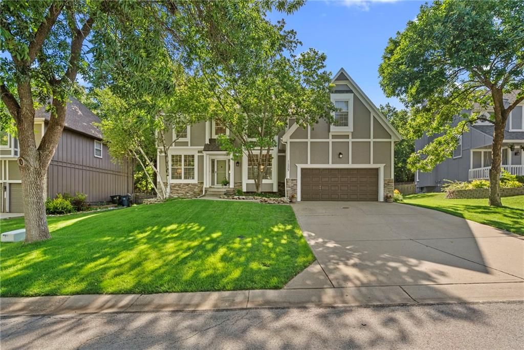 11573 S Brentwood Drive, Olathe, KS 66061