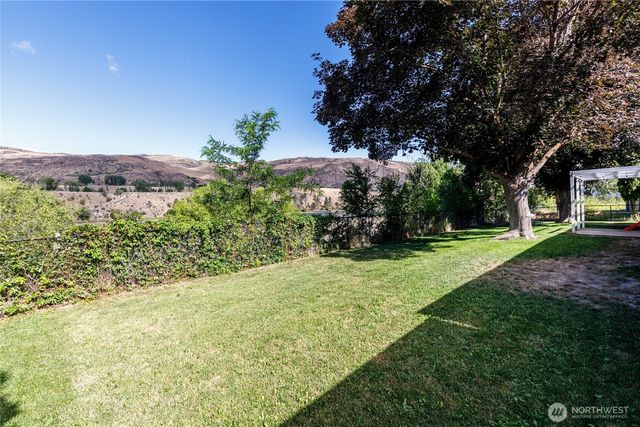 61 Riverview Drive, Coulee Dam, WA 99116