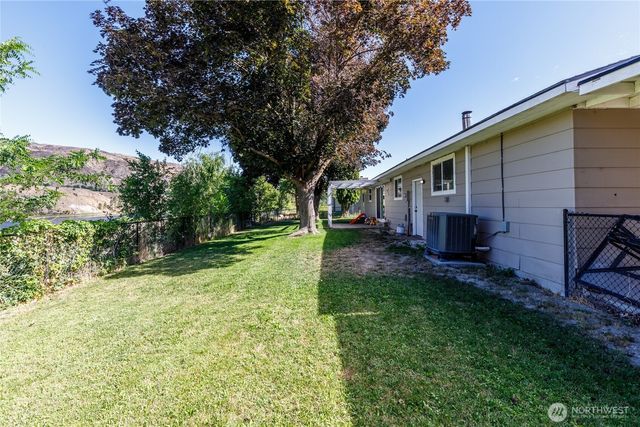 61 Riverview Drive, Coulee Dam, WA 99116