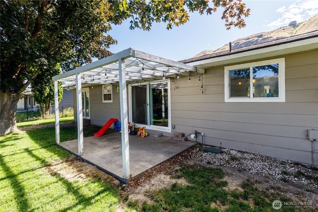 61 Riverview Drive, Coulee Dam, WA 99116