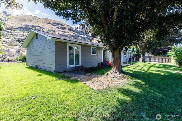 61 Riverview Drive, Coulee Dam, WA 99116