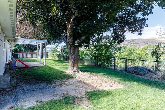 61 Riverview Drive, Coulee Dam, WA 99116