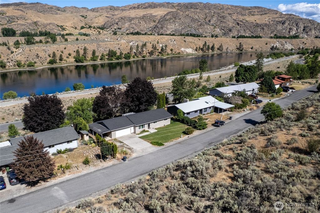 61 Riverview Drive, Coulee Dam, WA 99116
