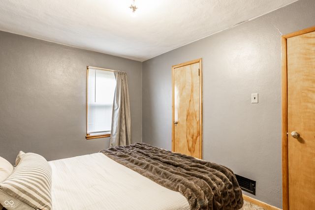 67 N 15th Avenue, Beech Grove, IN 46107