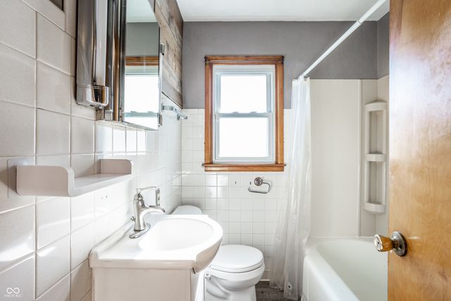 67 N 15th Avenue, Beech Grove, IN 46107