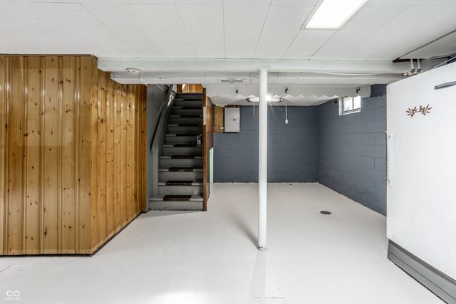 67 N 15th Avenue, Beech Grove, IN 46107