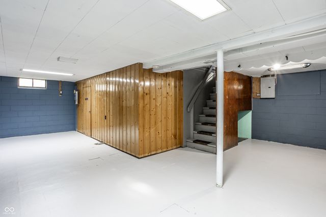 67 N 15th Avenue, Beech Grove, IN 46107