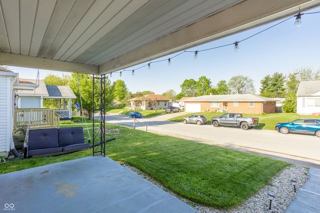 67 N 15th Avenue, Beech Grove, IN 46107