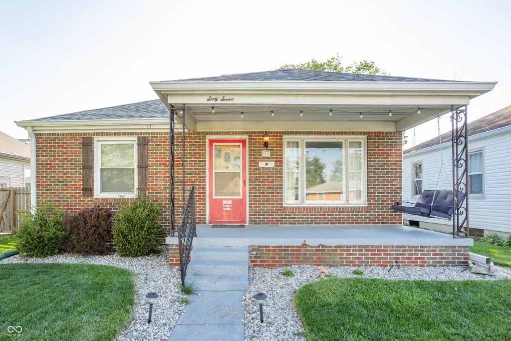 67 N 15th Avenue, Beech Grove, IN 46107