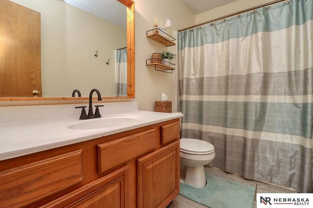 1541 SW Lacey Lane, Lincoln, NE 68522