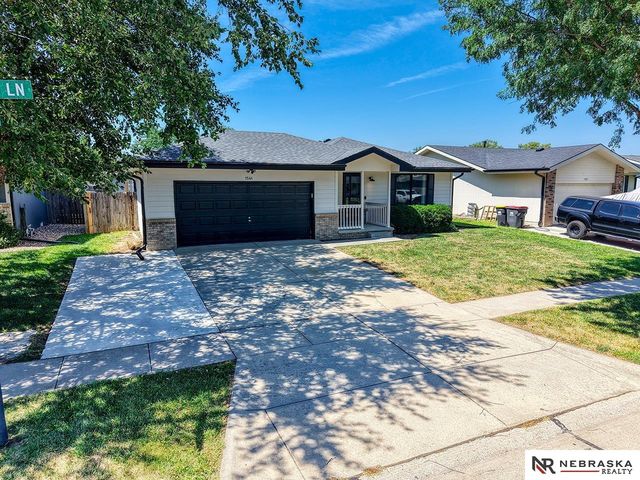 1541 SW Lacey Lane, Lincoln, NE 68522