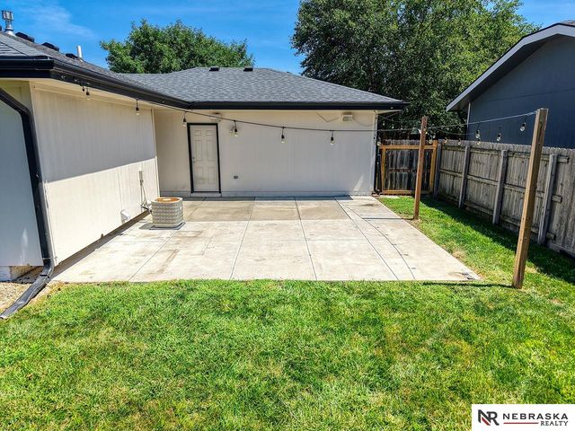 1541 SW Lacey Lane, Lincoln, NE 68522